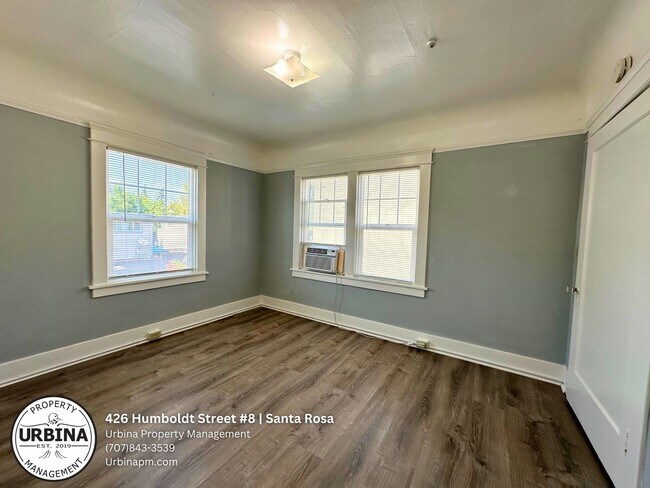 Foto del edificio - 1-Bedroom Apartment with Vintage Charm Nea...