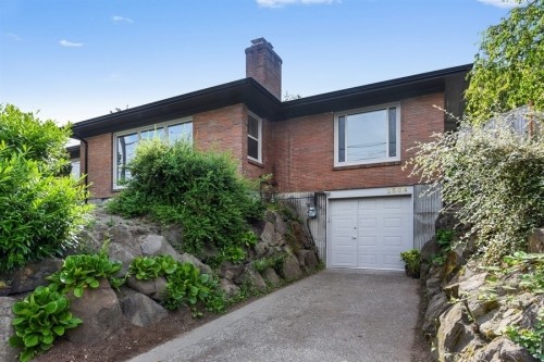 Primary Photo - Updated Montlake Home - 3 bedrooms
