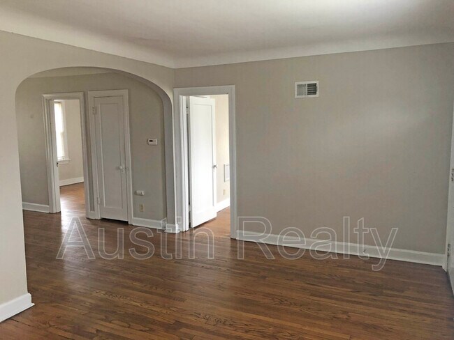 Foto del edificio - 8741 Bridgeport Ave