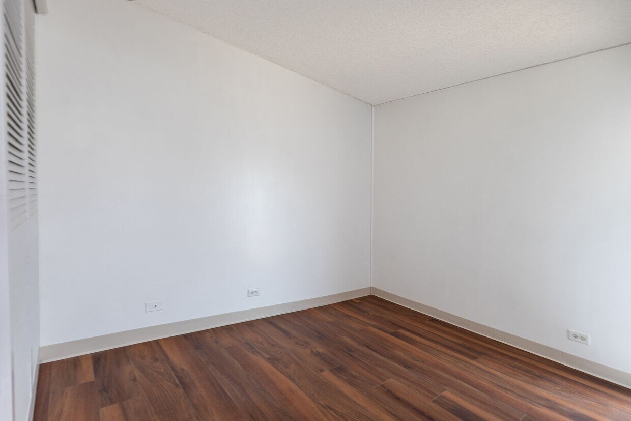 Primary Photo - Queens Villa 1bd/1ba/1parking