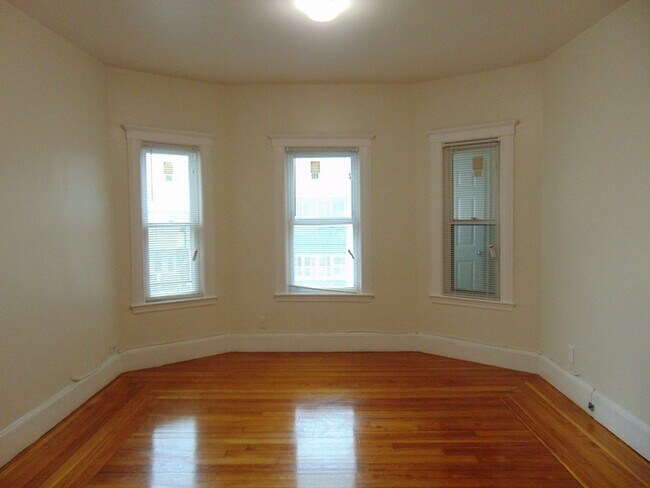 Building Photo - 39 Bowen Ave
