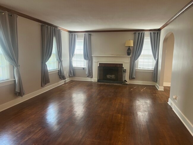 Building Photo - 1347 W Sunset Ave