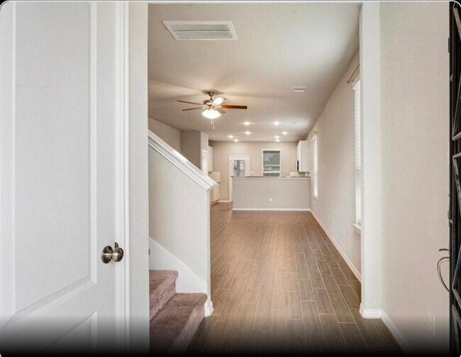 Building Photo - 31314 Spotted Saddle Hollow