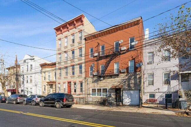 Foto del edificio - 40 Beacon Ave