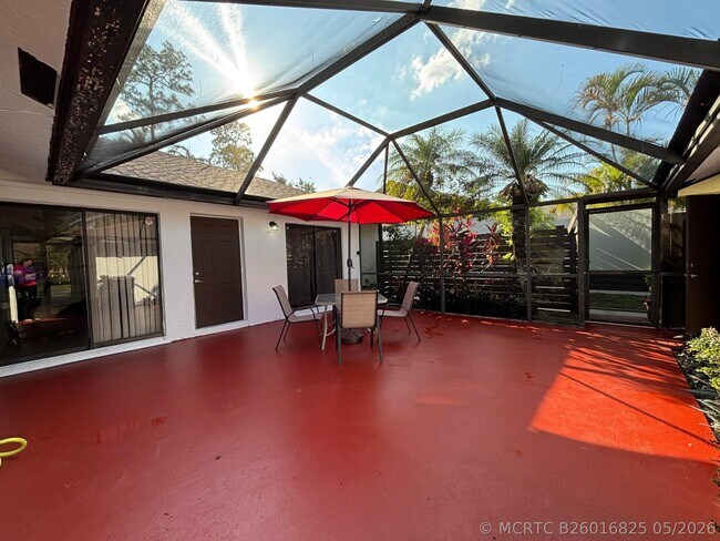 Foto del edificio - 1289 Periwinkle Pl