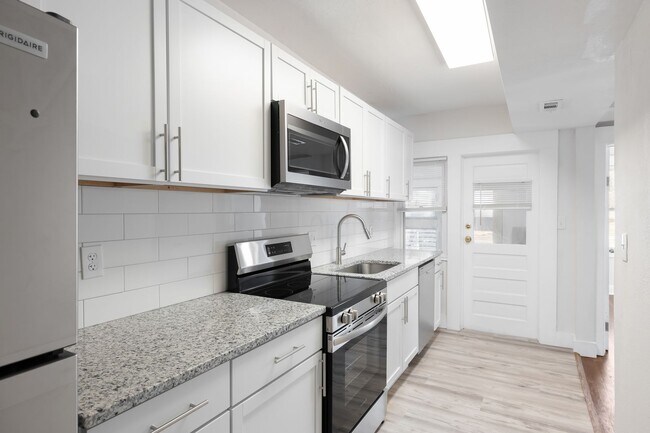 Foto del edificio - 4620 Forest Ave