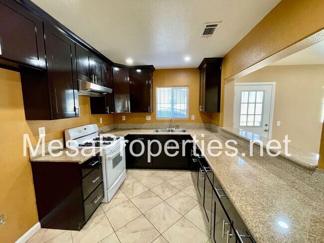 Foto del edificio - 1116 N H St