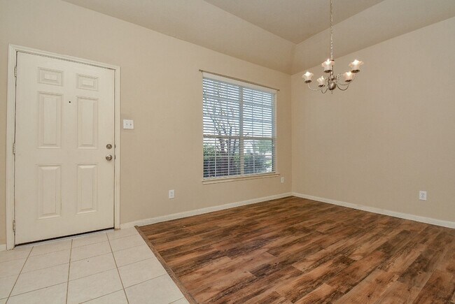 Building Photo - 4310 S Vineyard Mdw Ln