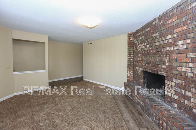 Building Photo - 815 S 28th St