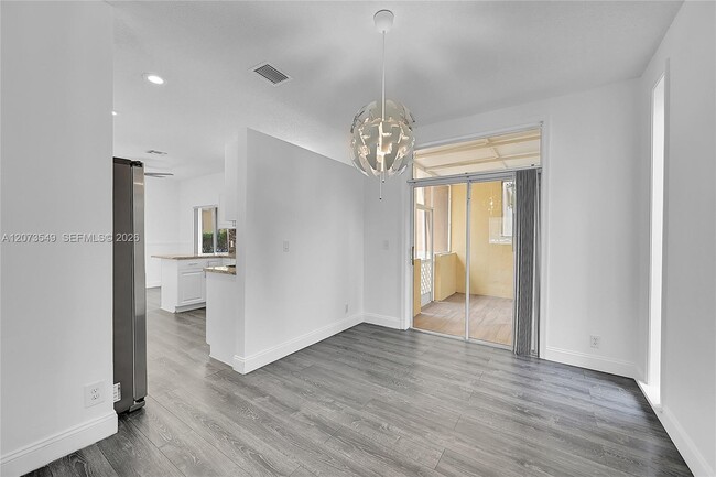 Foto del edificio - 11201 Lakeview Dr