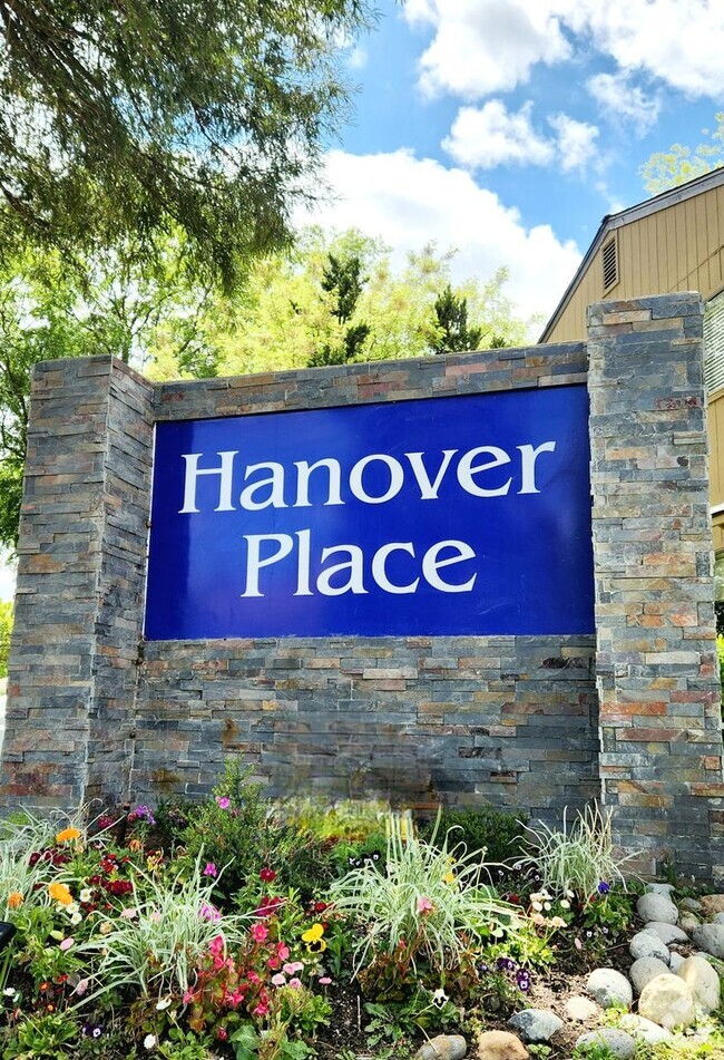 Building Photo - 1740-1750 Hanover Dr