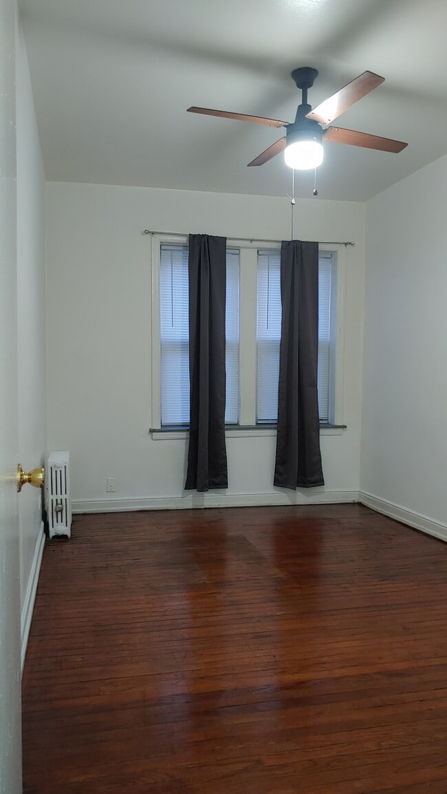 Building Photo - 1720 W 76th St