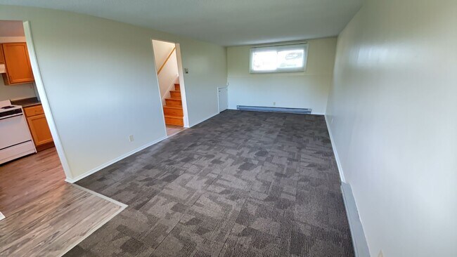 Building Photo - 2 bedroom, 1 bath duplex in Riverside, MO!