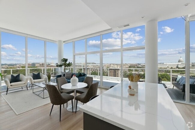 Building Photo - Gallery 64