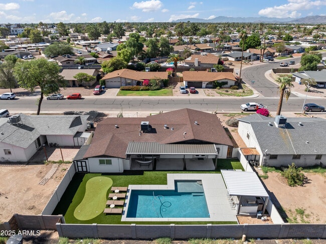 Building Photo - 2166 E Greenway Dr