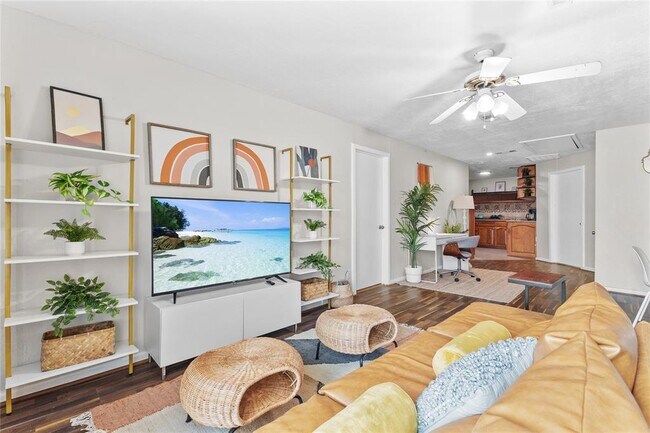 Building Photo - 6124 Long Dr