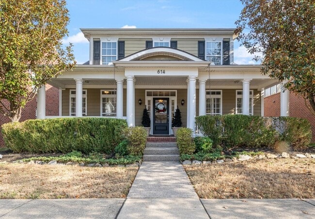 Building Photo - Gated Home in Franklin!