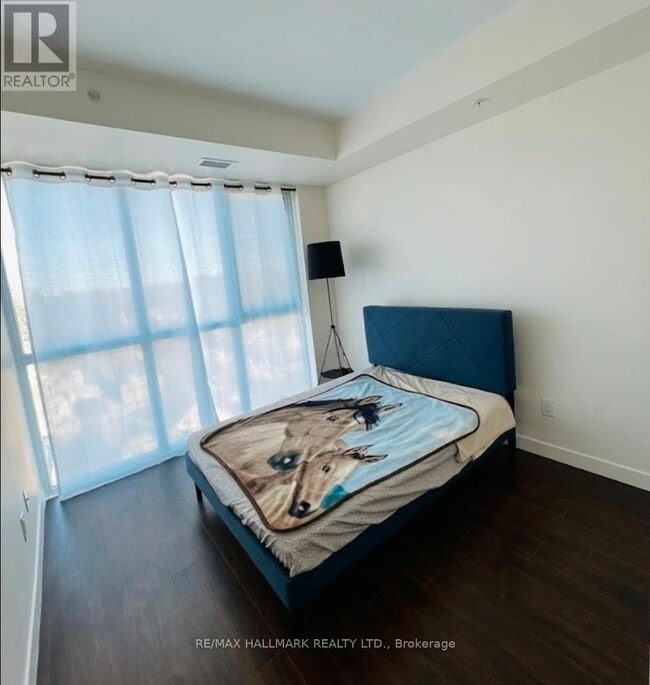 Building Photo - 128 King St N