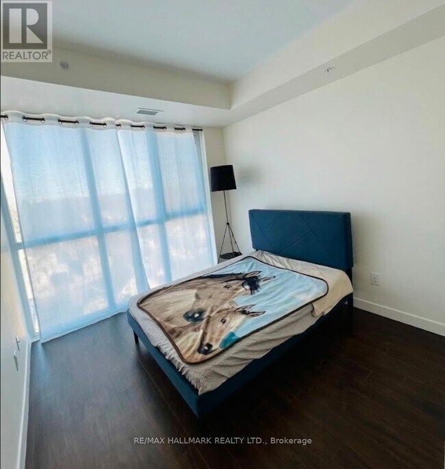 Photo du bâtiment - 128 King St N