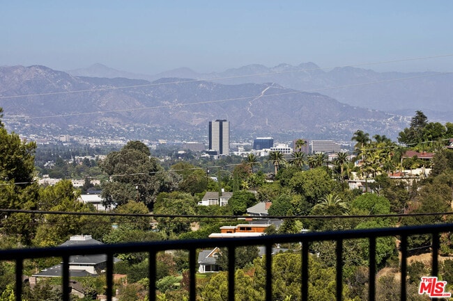 Foto del edificio - 3712 Berry Dr