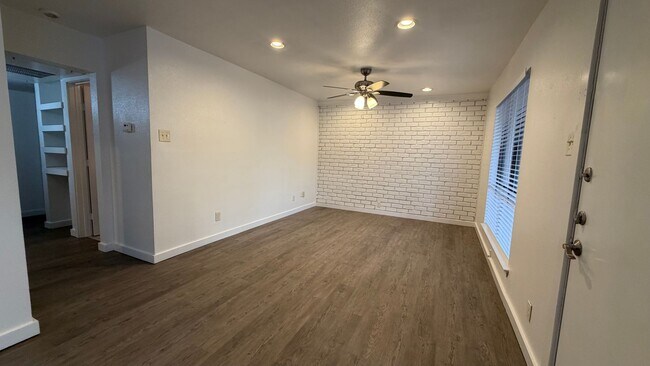 Foto del edificio - 4123 Avondale Ave
