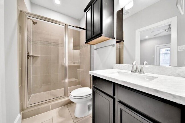 Foto del edificio - 5537 Larkin St
