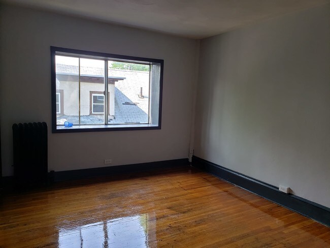 Building Photo - 51 Fort Pleasant Ave