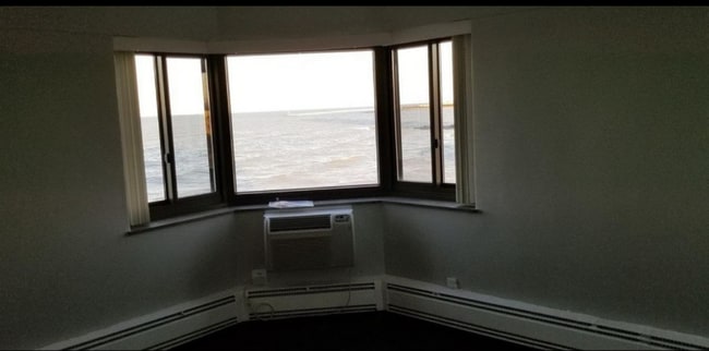 Building Photo - 7337 S South Shore Dr
