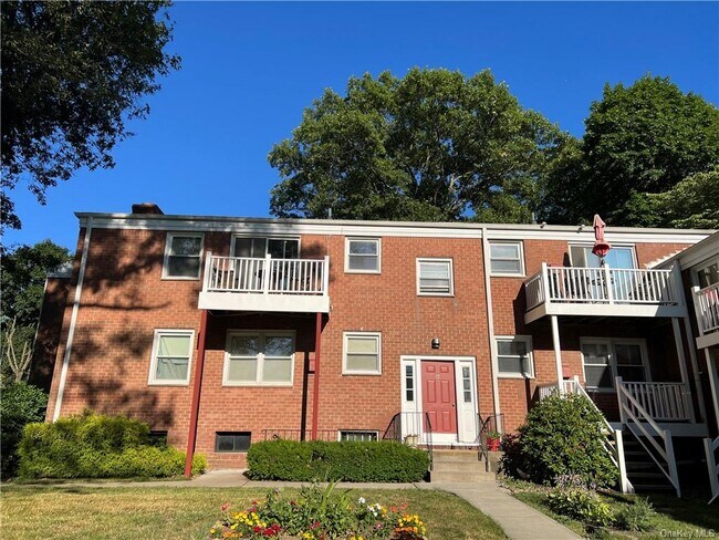 Building Photo - 8 Sussex Ct