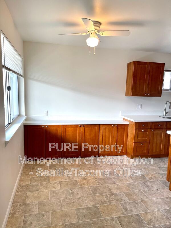 Foto del edificio - 2215 California Ave SW