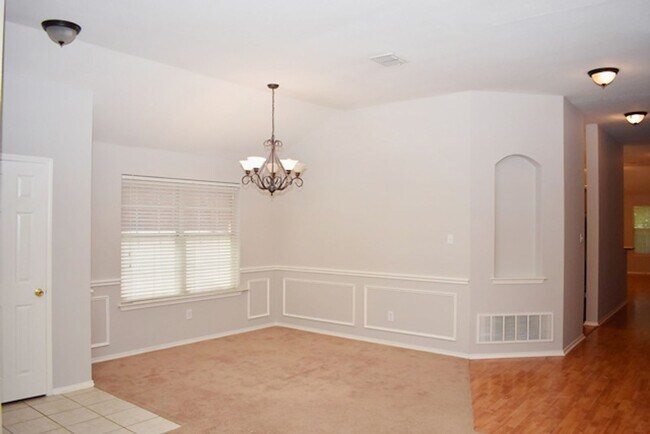 Foto del edificio - 11901 Gold Creek Dr E