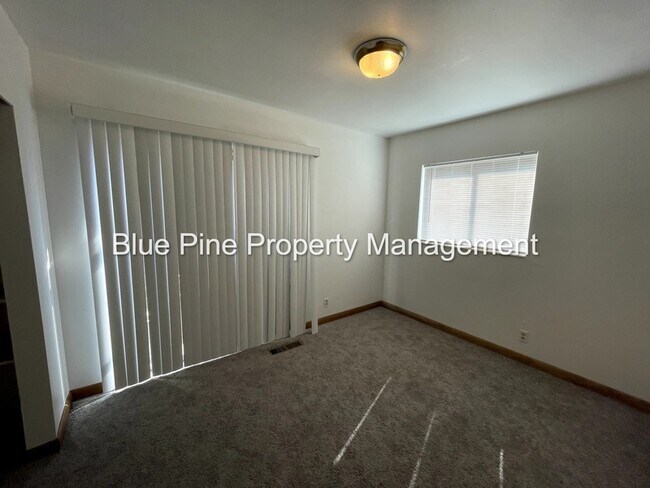 Building Photo - 350 S Ridge Ave