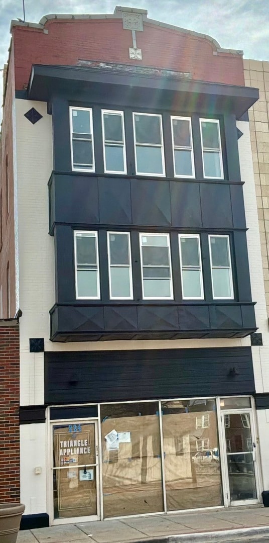 Building Photo - 224 E Cass St