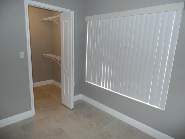 Foto del edificio - 2341 NW 33rd St