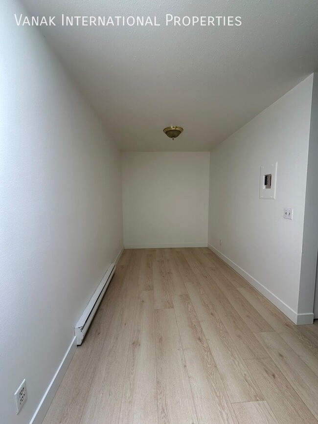 Building Photo - Fully Renovated 1-Bedroom Suite in Central Chilliwack
