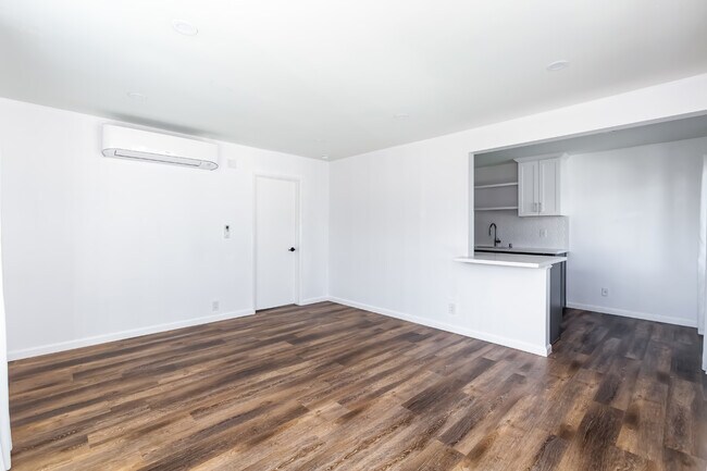 Building Photo - 6051 Hillandale Dr