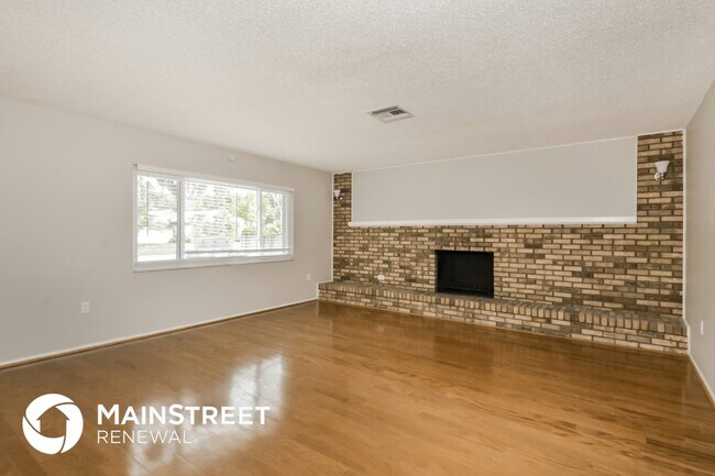 Building Photo - 4715 Almanza Ave