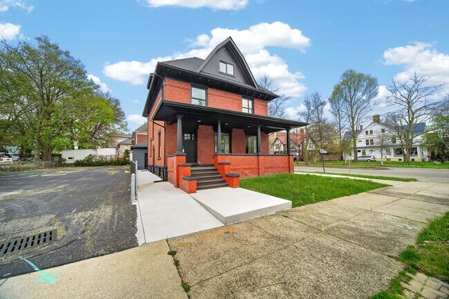 Foto del edificio - 729 W 9th St