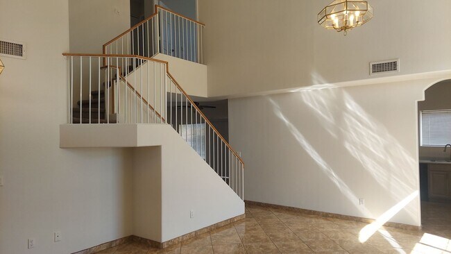 Foto del edificio - GORGEOUS GLENDALE HOME!