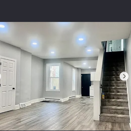 Building Photo - 820 W 7th St