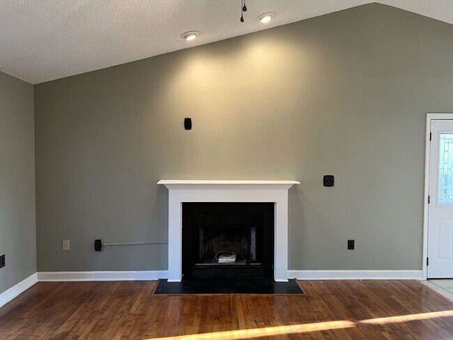 Building Photo - Cute Home in North Macon