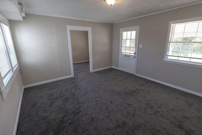 Foto del edificio - 7460 N Wade School Rd