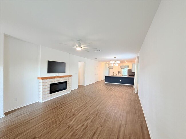 Building Photo - 928 Legends Ln