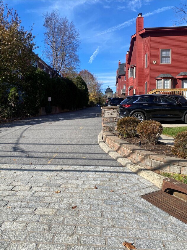 Foto principal - 110 Theodore Fremd Ave