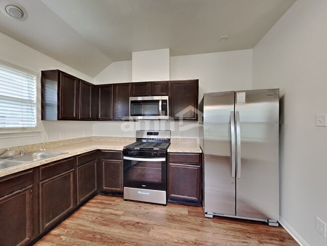 Building Photo - 12035 Jillian Crossing Dr
