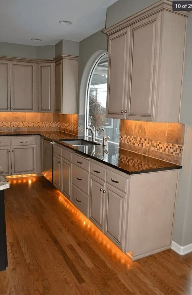 Building Photo - Luxurious Living on the Greens: Stunning 3...