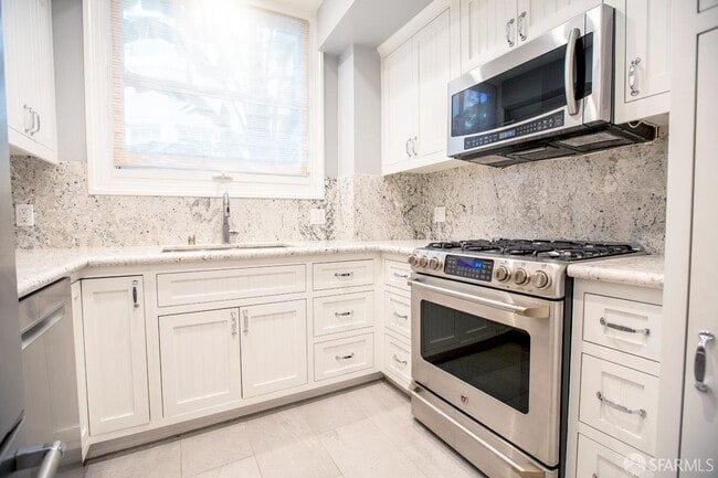 Building Photo - 1870 Jackson St