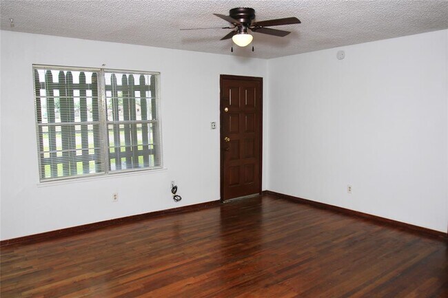 Building Photo - 409 N Parrish St
