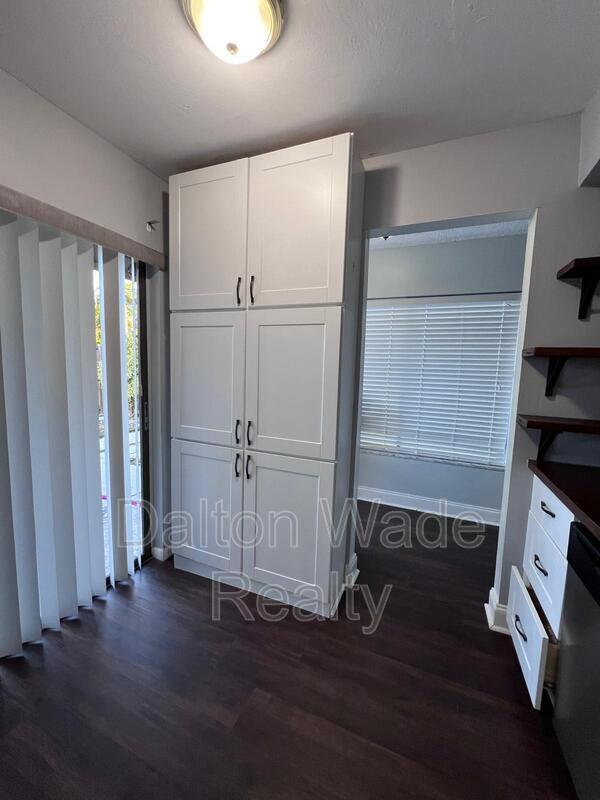 Foto del edificio - 2095 Sunset Point Rd