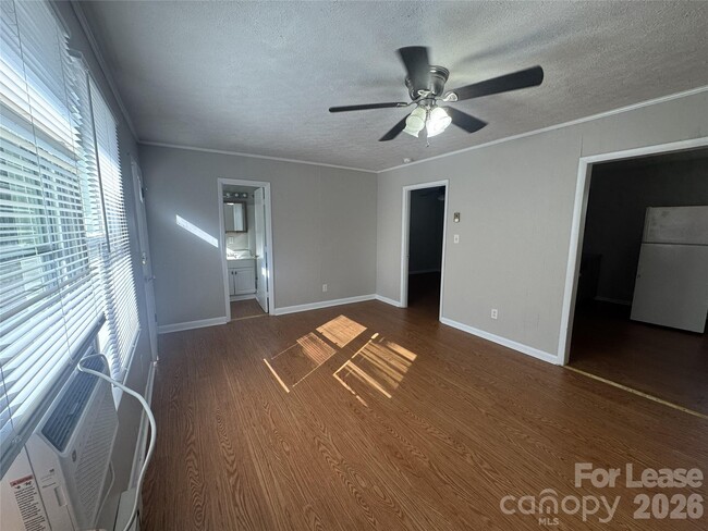 Building Photo - 341 Laurel St